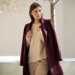 burgundowy płaszcz stylizacja