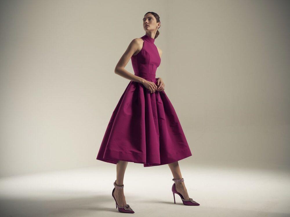 dobór butów do fuksjowej sukienki