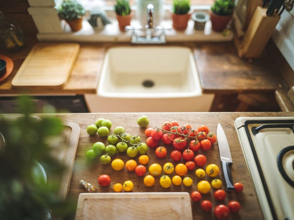 sałatka z pomidorów koktajlowych