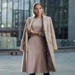 stylizacja z midi i płaszczem